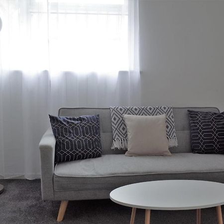 1 Bedroom Apartment With Free Parking เวย์มัธ ภายนอก รูปภาพ