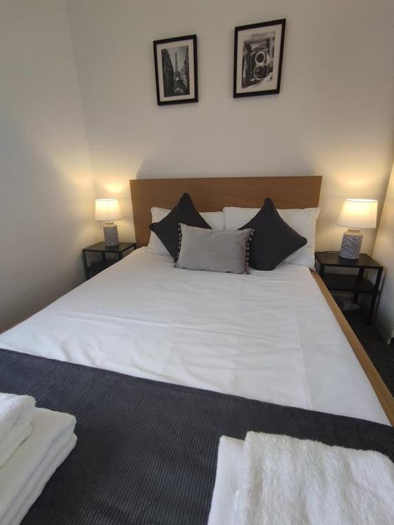 1 Bedroom Apartment With Free Parking เวย์มัธ ภายนอก รูปภาพ