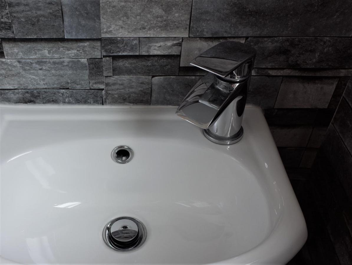 1 Bedroom Apartment With Free Parking เวย์มัธ ภายนอก รูปภาพ